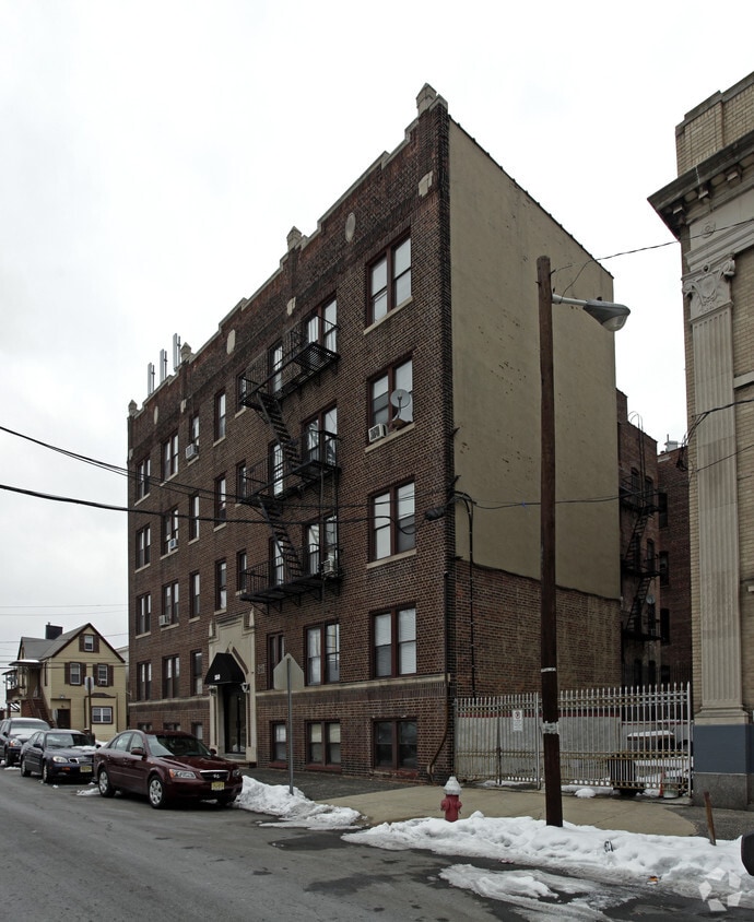 Building Photo - 160 Thorne St