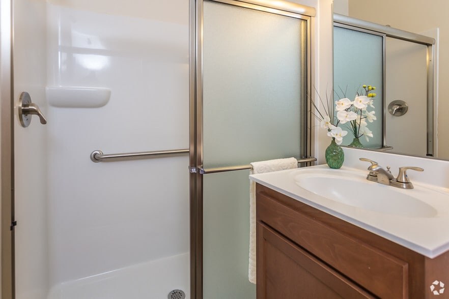 Glenwood Square Senior Apartments – photo 3