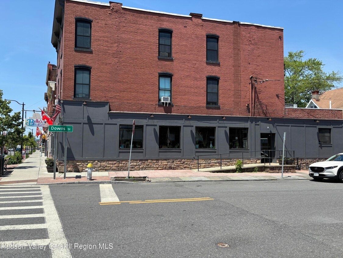 Primary Photo - 666 Broadway