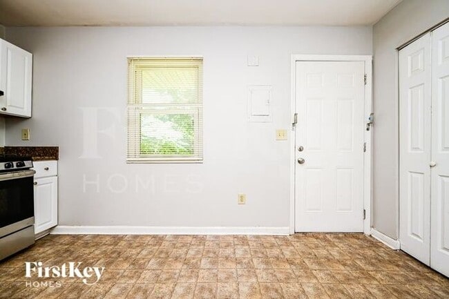 Building Photo - 774 Plainville Cir SW