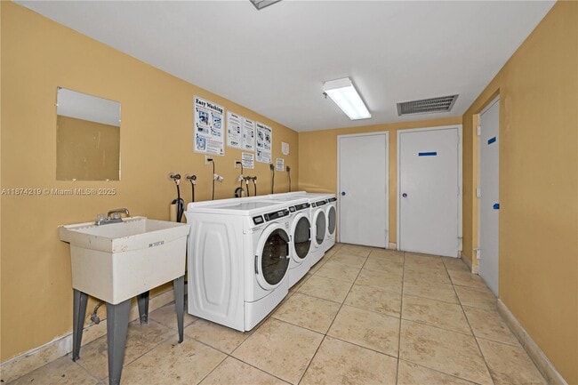 Building Photo - 919 Hillcrest Dr