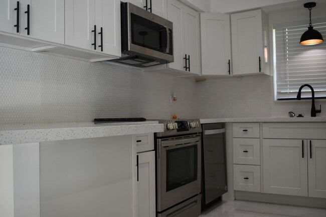 Foto del edificio - Beautiful home in quiet neighborhood