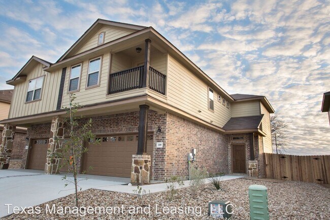 Building Photo - 3 br, 2.5 bath House - 119 Lakeview Ct
