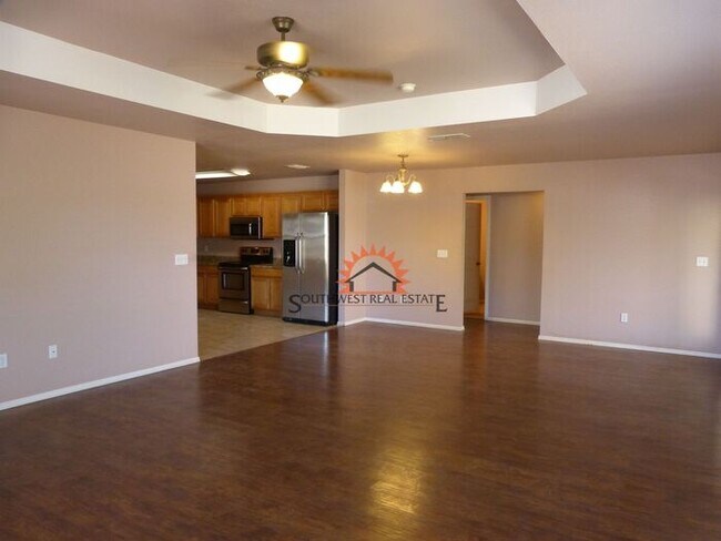 Foto del edificio - Spacious 2 bedroom 2 bath Duplex.