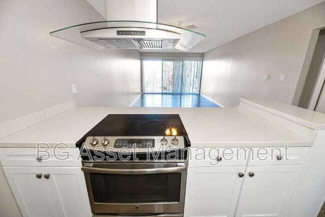 Building Photo - 944 Fletcher Ln