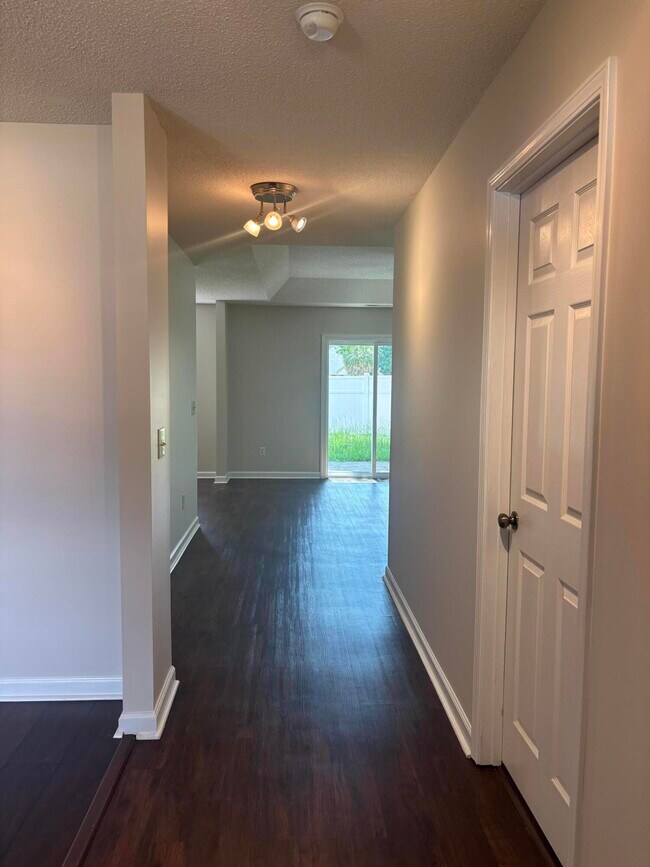 Building Photo - 20 Walden Cir