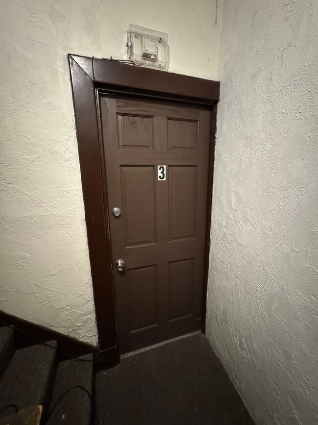 Building Photo - Cozy Studio Apartment In Fantastic Location!