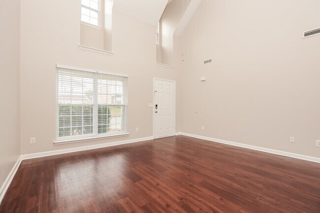 Building Photo - 1025 Lakewalk Dr