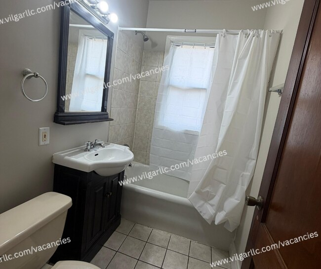 Building Photo - 461 Hayes St
