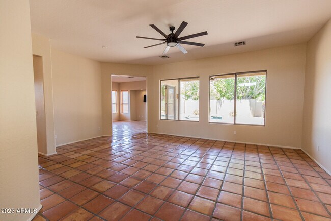 Building Photo - 770 W Aloe Pl