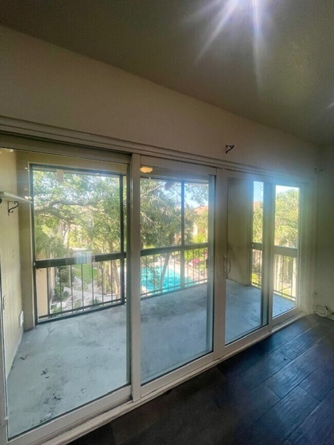 Building Photo - 600 Orange Dr