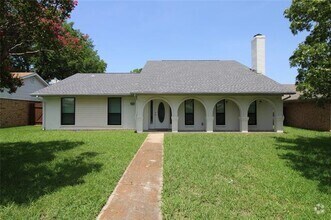 Building Photo - 2805 Meadow Park Dr