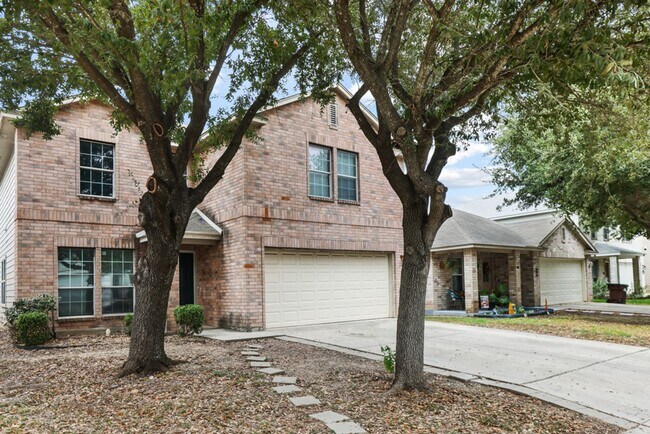 Foto del edificio - 5 Bedroom/2.5 Bath Champions Park Subdivision