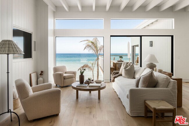 Foto del edificio - 27356 Escondido Beach Rd