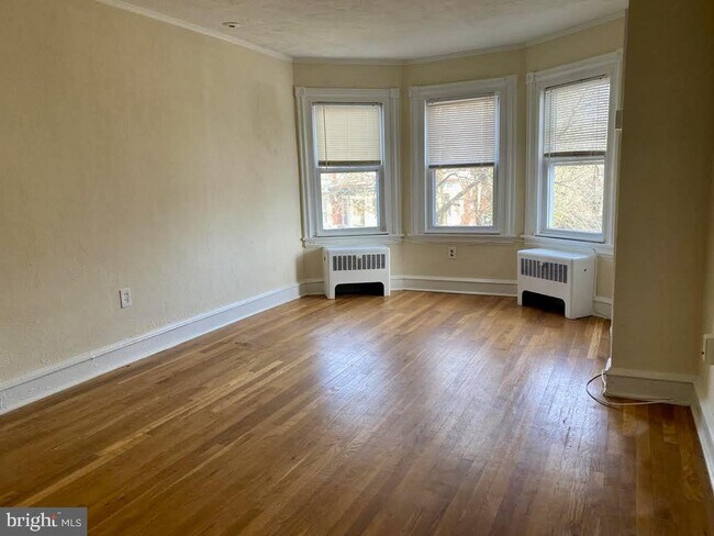 Building Photo - 602 W 20th St