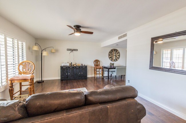 Foto del edificio - 8132 E Jackrabbit Rd