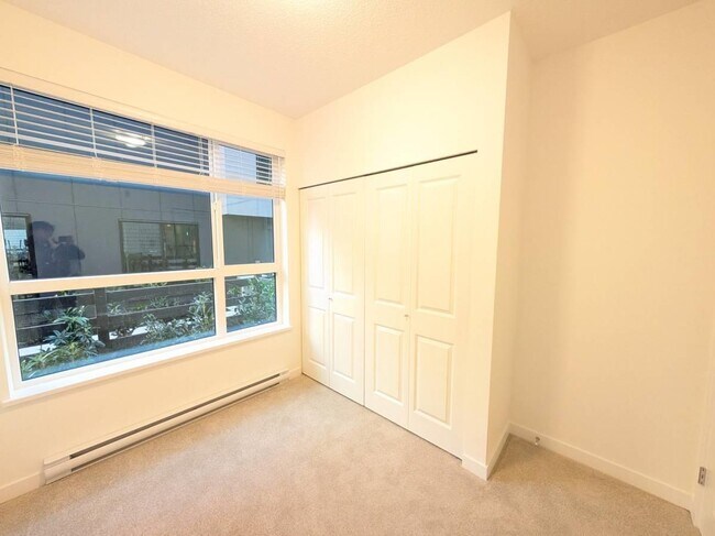 Building Photo - 15777-15785 85 Ave