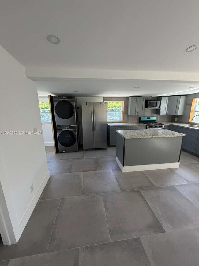 Foto del edificio - 14240 S Biscayne River Dr