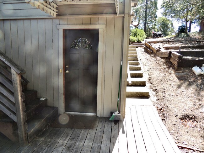 Building Photo - 1079 Sierra Vista Way