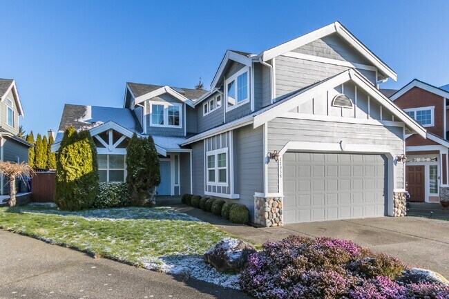 Foto del edificio - Spacious 4-Bedroom Haven in Kent with 2.5 Bathrooms and 2,570 Sq Ft of Comfort!