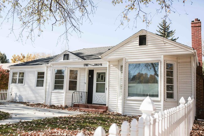 Building Photo - 1705 Fairacres Drive