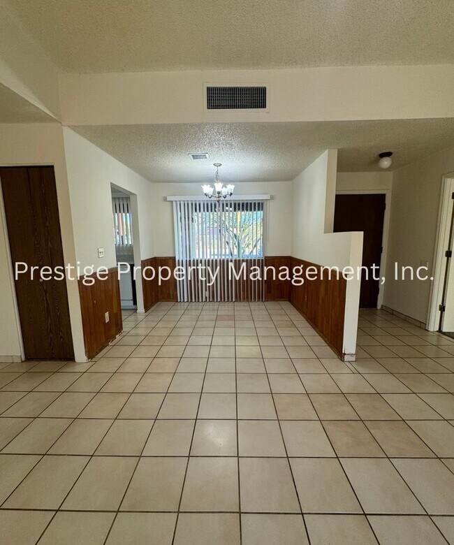 Building Photo - Charming Northwest Home With Fenced Yard
