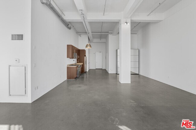 Building Photo - 849 S Broadway