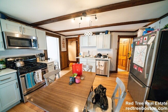 Building Photo - 154 Calumet St