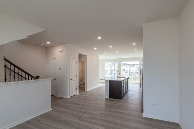 Building Photo - 605 Brook Ct