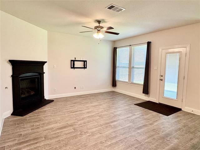 Foto del edificio - 10305 Klondike Ln