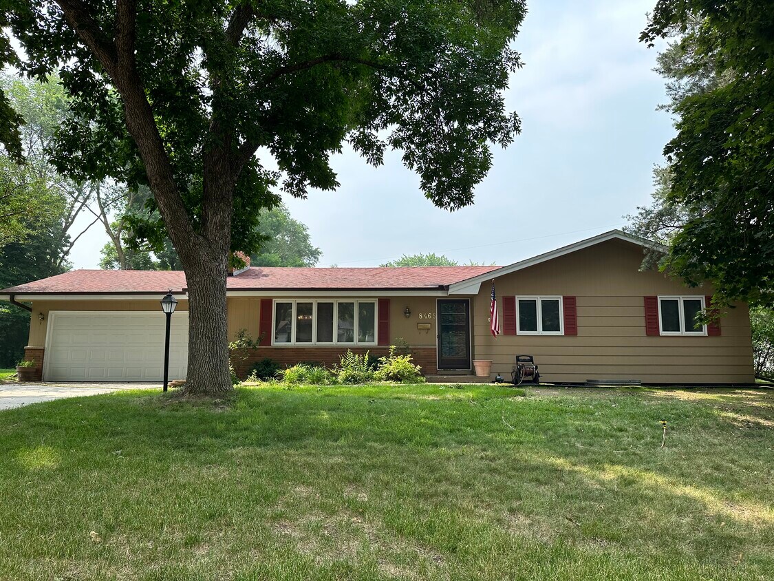 Primary Photo - 8465 23rd Ave N