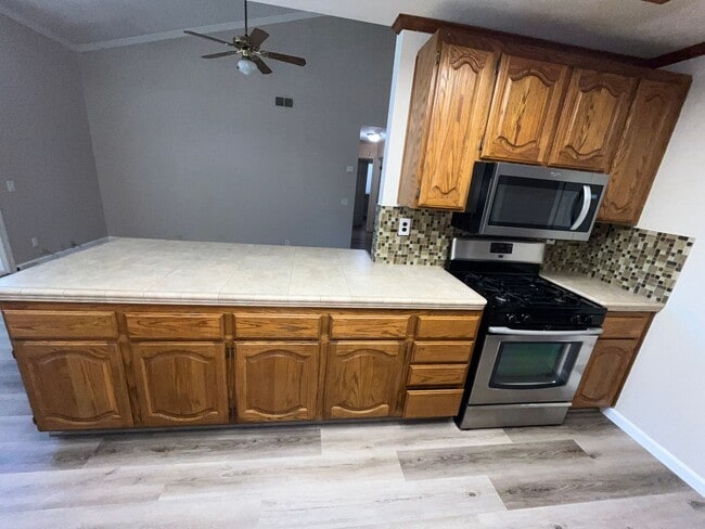 Building Photo - 3 Bed | 2 bath | 1620 SF | 2 Car Garage | Single Story | Tenant pays $175 for WS&G | Includes Gar...