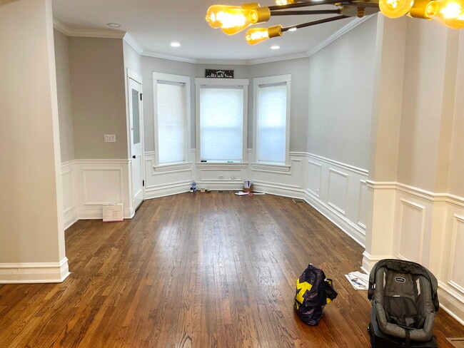 Building Photo - 2509 W Diversey Ave