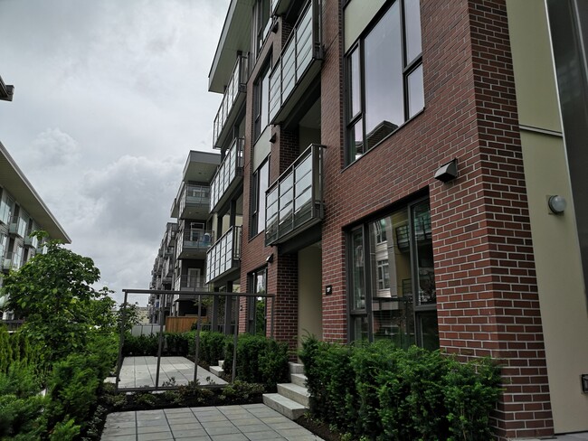 Building Photo - 5355 Lane St