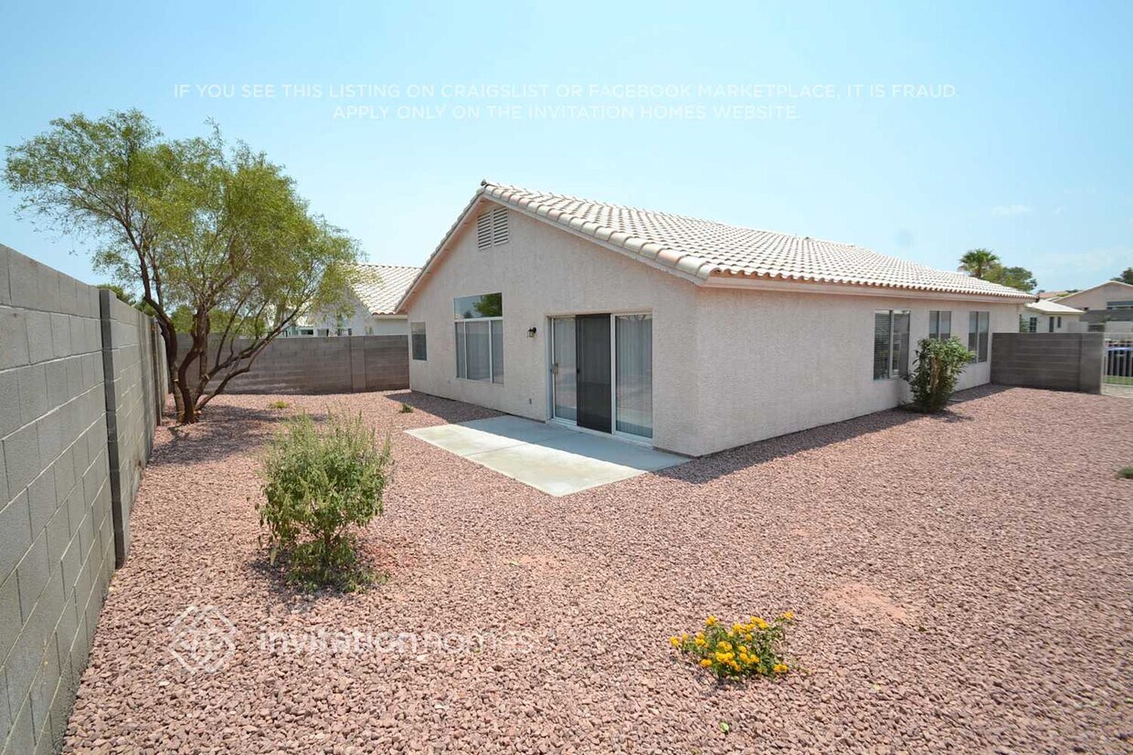 Foto del edificio - 1718 Watercreek Dr