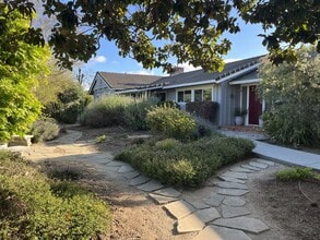 Building Photo - 919 Valley Dr