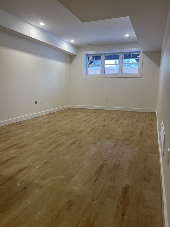 Building Photo - 153 Mary St