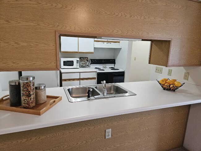 Foto del edificio - 100 Raleigh Ct