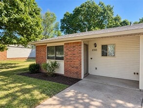 Building Photo - 2310 N Raven Ln