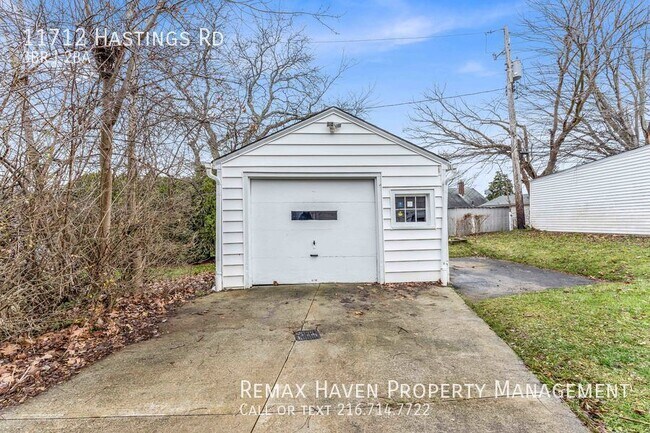 Building Photo - 11712 Hastings Rd. Garfield Heights - Spac...