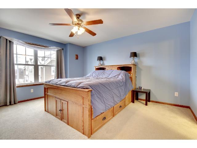Master bedroom - 11896 Emery Village Dr N