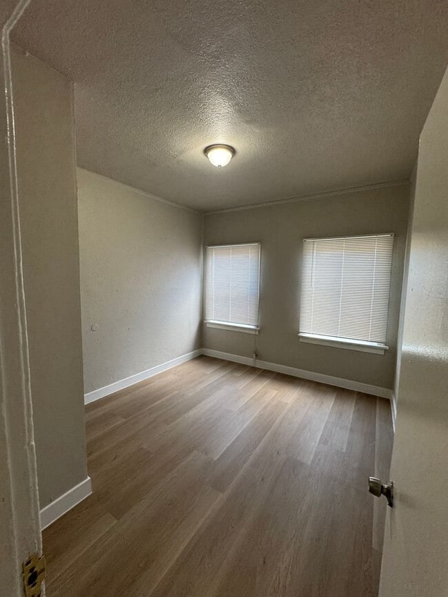 Photo - 811-W43 W 43rd St (Los Angeles, CA) Apartment