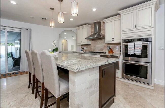 Building Photo - 280 SE 1st Ave