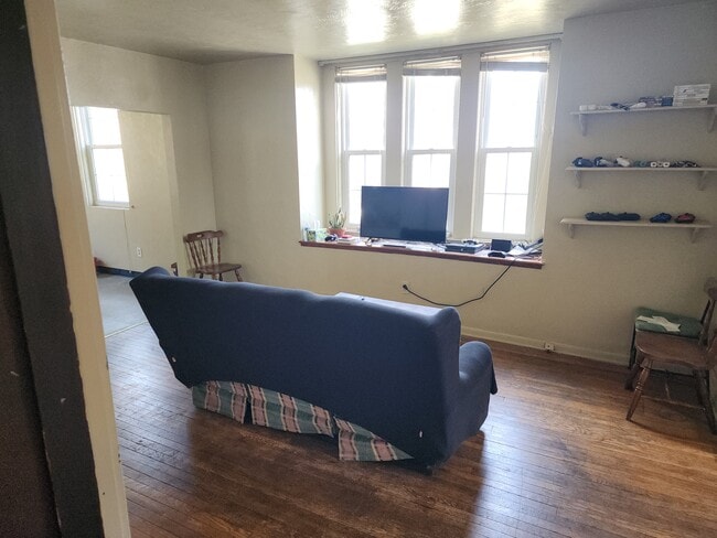 Living Room - 4349 Andover Ter