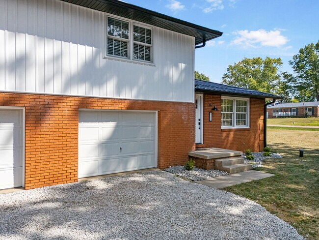 Foto del edificio - 13600 Marlene Ave NW