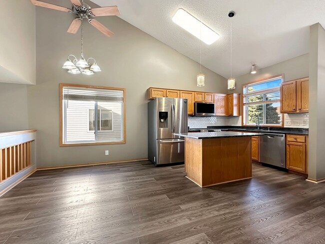 Building Photo - 1556 Chartreux Ave