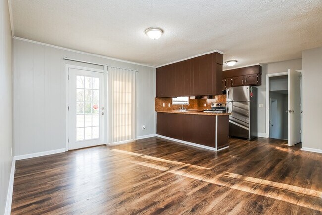 Building Photo - 111 Cornell Dr