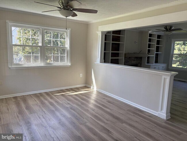 Foto del edificio - 8240 Harrison Blvd