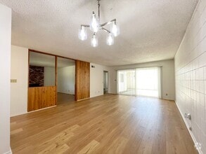 Building Photo - 146 W Carmel Green