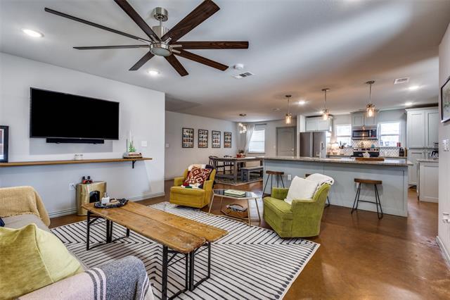 Foto del edificio - 409 W Johnson St